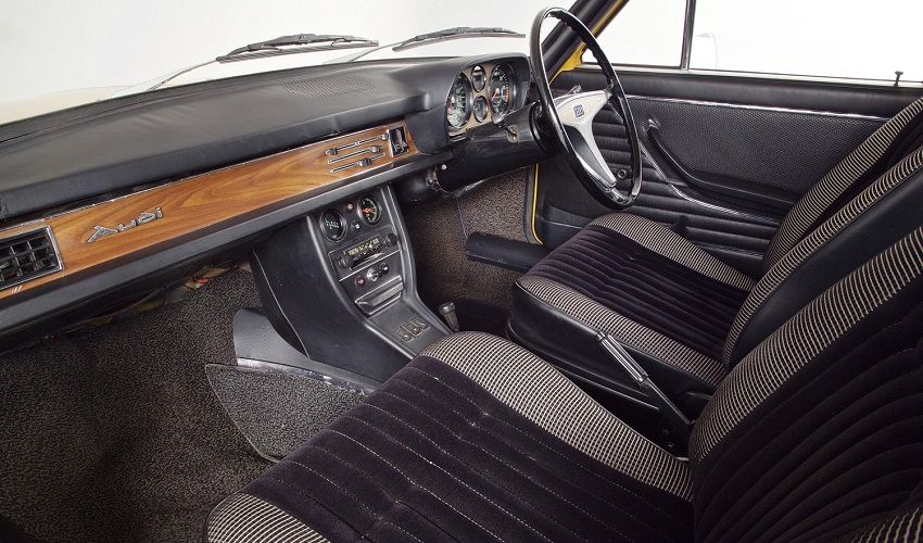 Audi 100 año 1975 interior 