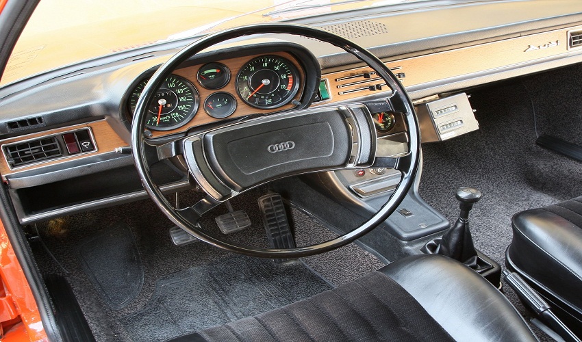 Audi 100 año 1976 interior