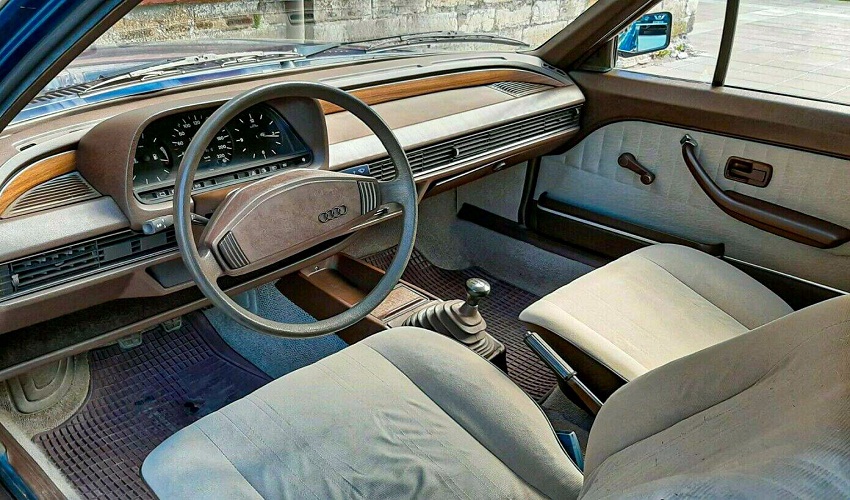 Audi 100 año 1977 interior 