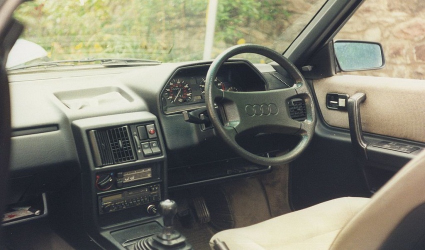 Audi 100 año 1986 interior 