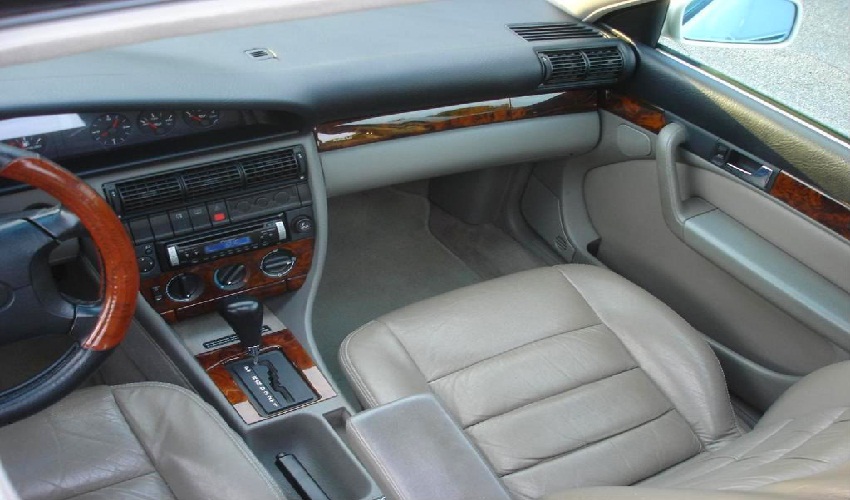 Audi 100 de 1993 interior