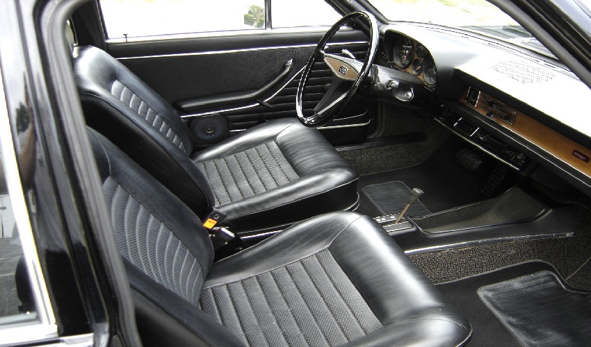 Audi 100Ls interior