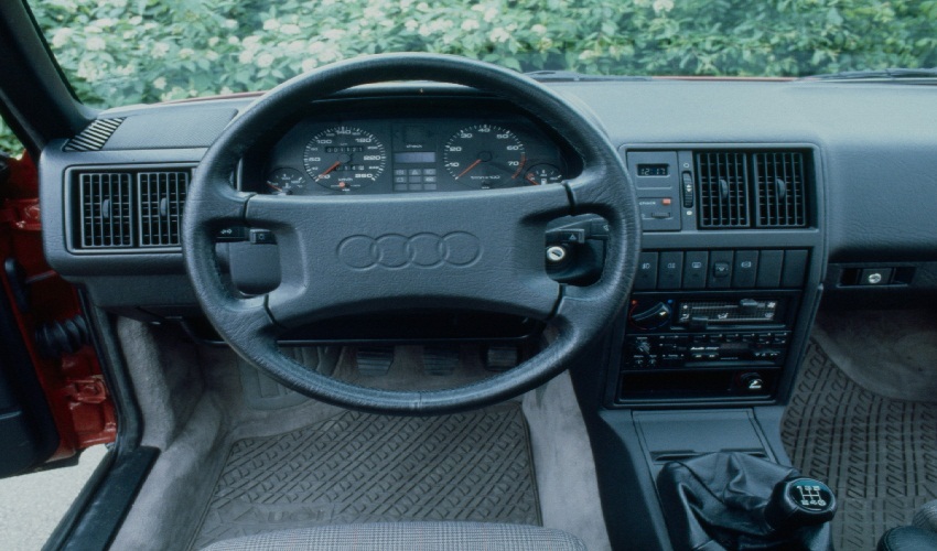 Audi 200 Año 1985 interior