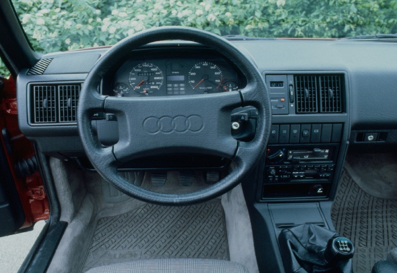 Audi 200 Año 1988 interior