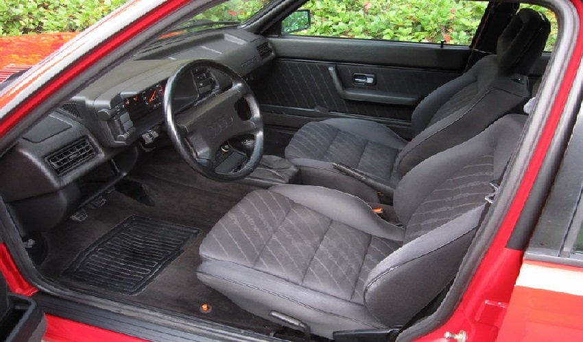 Audi 4000 del año 1987 interior