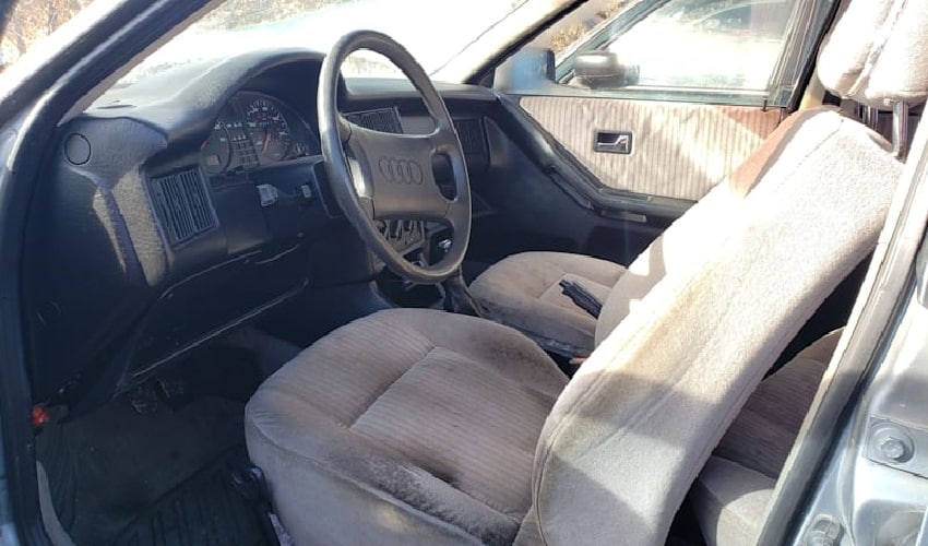 Audi 4000 del año 1988 interior